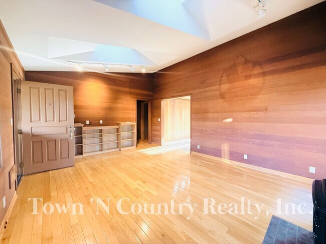 Building Photo - Charming 2BR/1BA Home in Maple Park – Full...