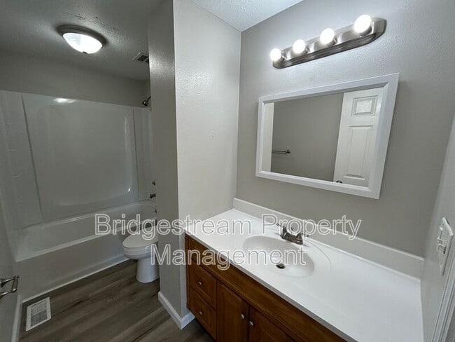 Building Photo - 323 Westerly Hills Dr