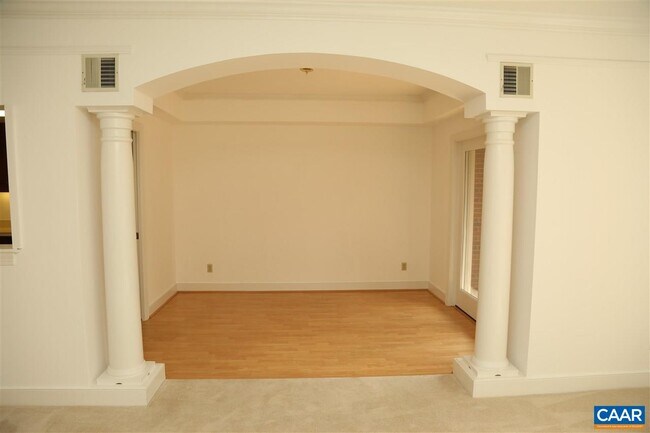 Building Photo - 227 E Jefferson St