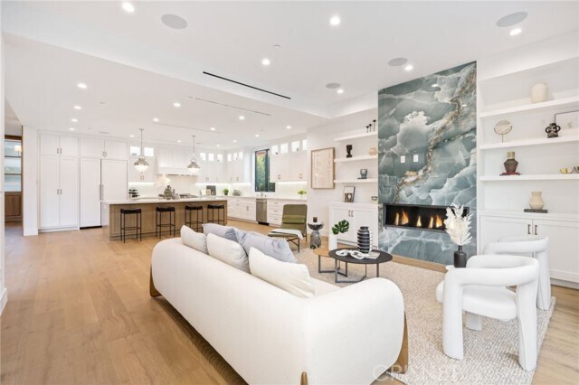 Foto del edificio - 13627 Chandler Blvd