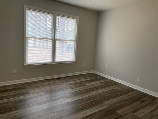 Master BR - 211 W Judd St