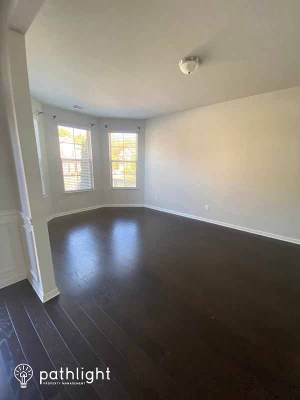 Building Photo - 350 Piedmont Cir