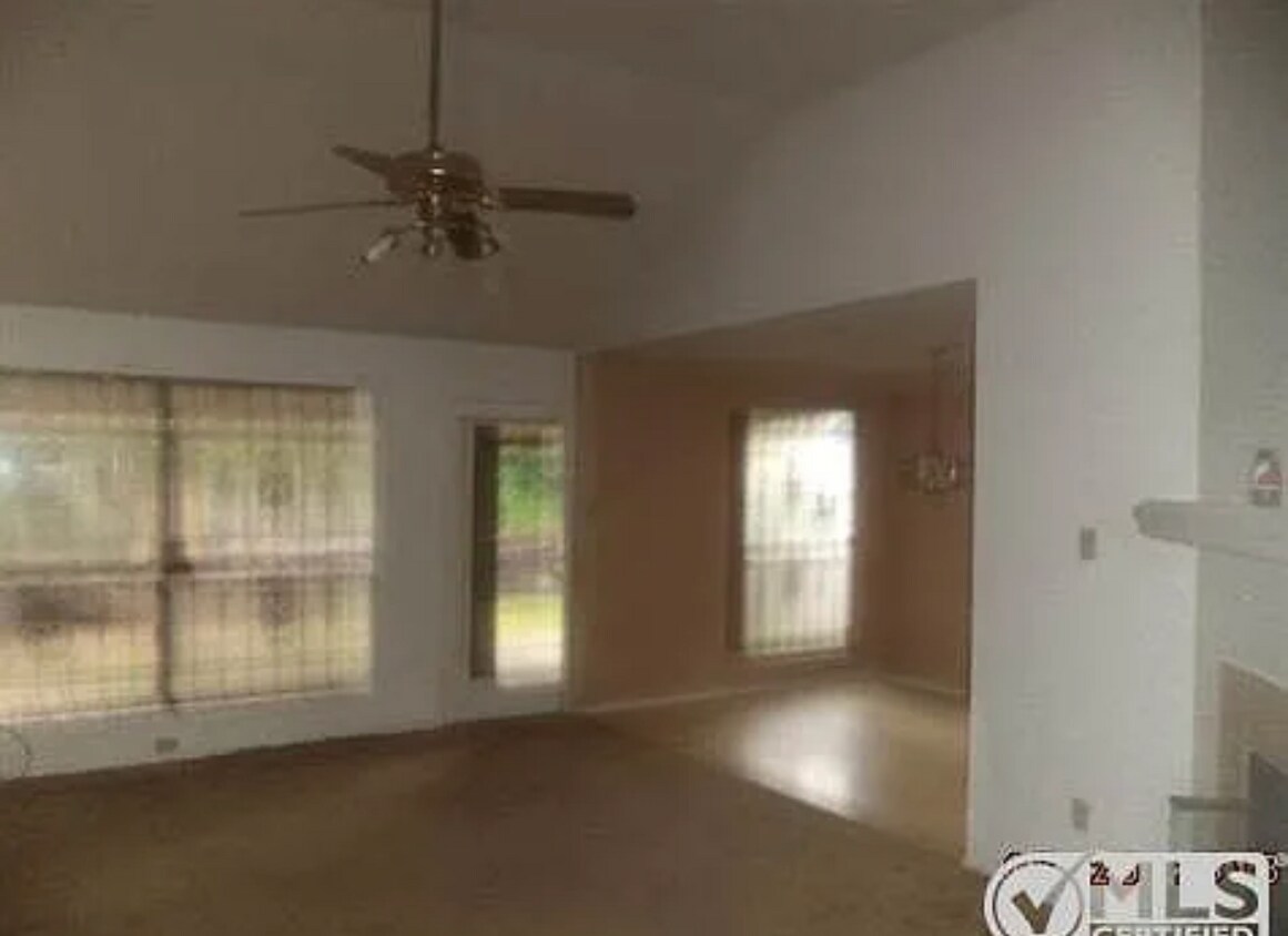 Foto del edificio - 6828 Mountain Cedar Ln