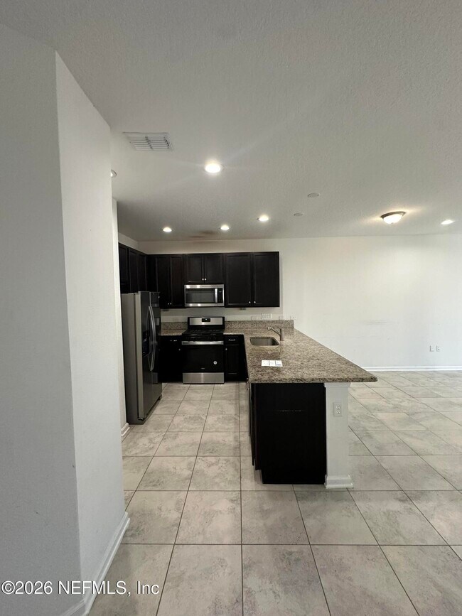 Foto del edificio - 136 Pinebury Ln