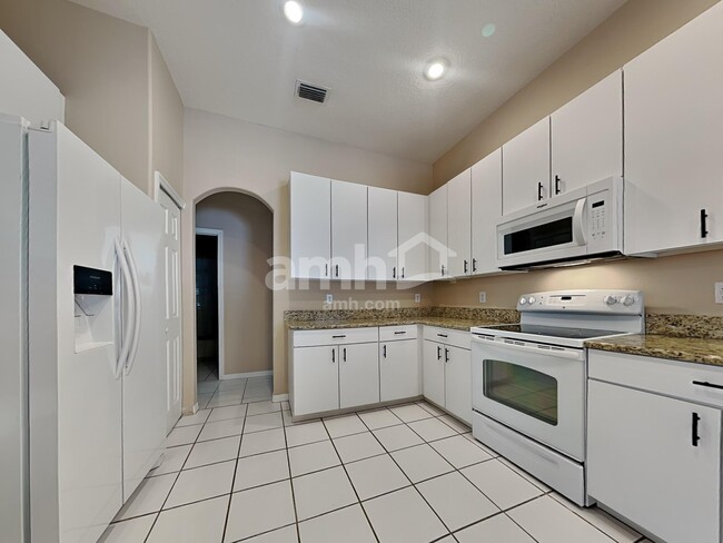 Building Photo - 4004 Water Park Ct