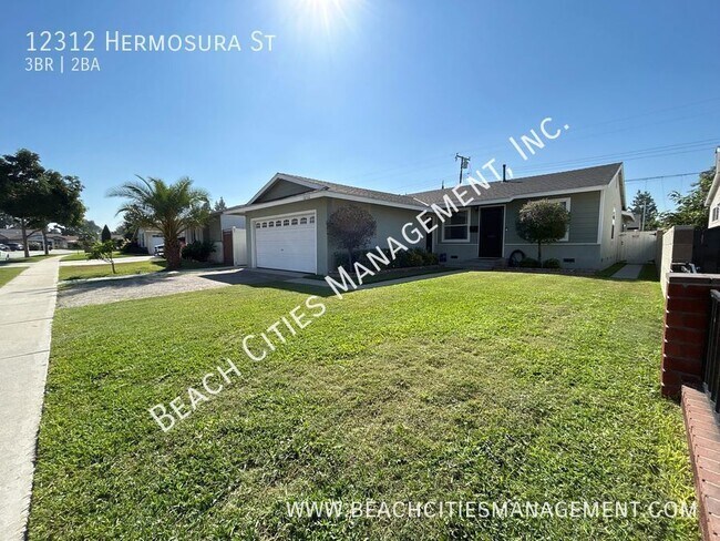 Building Photo - Home Sweet Home!  Pet-Friendly, Large Den ...