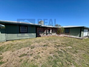 Building Photo - 563 Parkview Dr