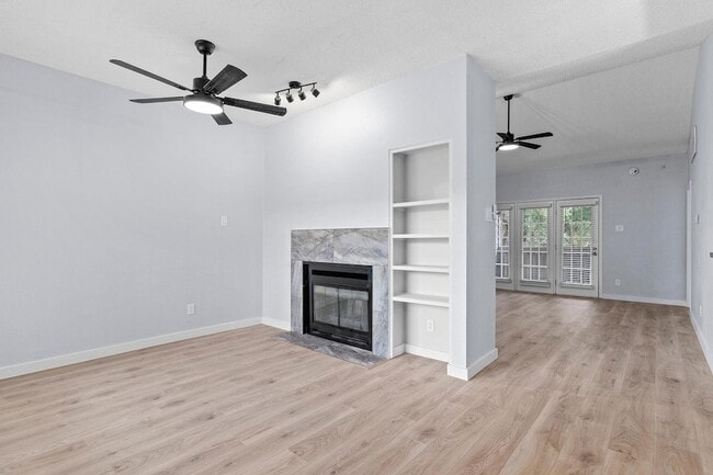 Foto del edificio - 12660 Hillcrest Rd