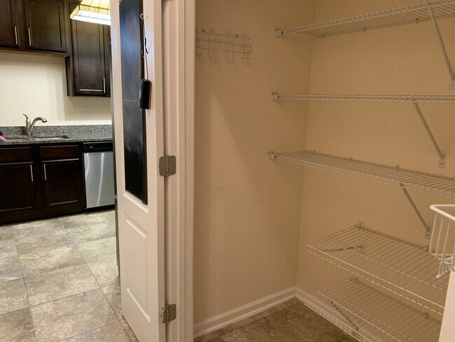 Despensa - 200 Larkin Place