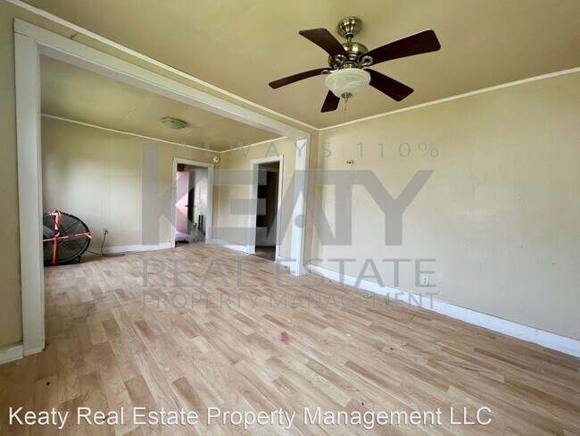 Building Photo - 2 br, 1 bath House - 806 West D Street