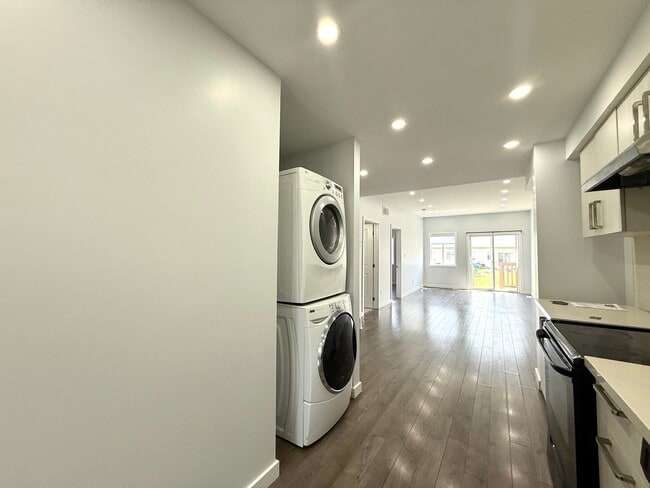 Building Photo - 403 Chaffey St