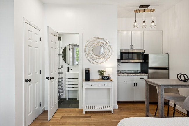 Building Photo - 33 Cannon St