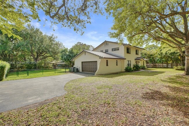 Building Photo - 9901 SW 79th Ave