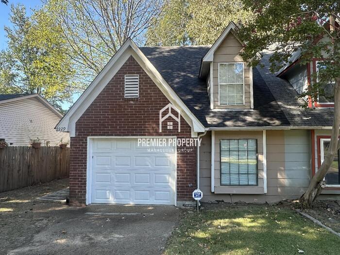 Foto principal - 2229 Woodfield Park Rd
