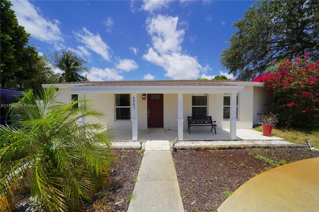 Building Photo - 6941 Boston Dr