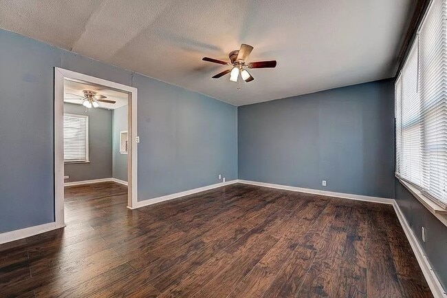 Photo - 416 Elm St House