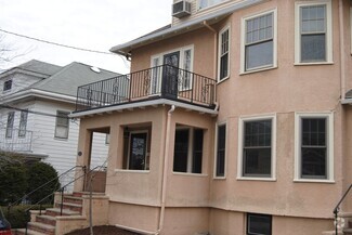 Building Photo - 141 Winsor Ave