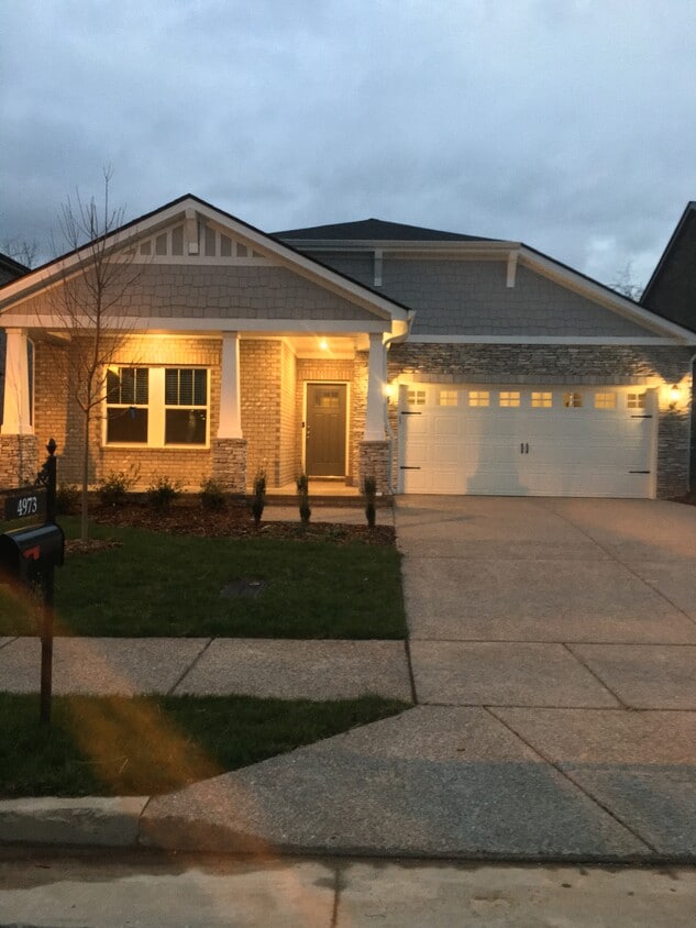 Foto principal - 4973 Riverbank Dr