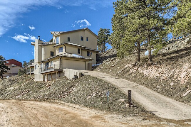 Building Photo - Stunning Views 2 BDR Home in Foothills
