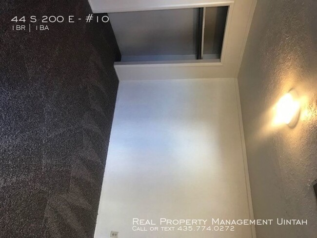 Building Photo - 1 Bed 1 Bath Studio Apartment in Roosevelt