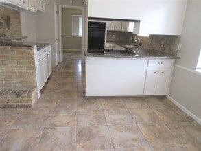 Building Photo - 3022 Kenross St