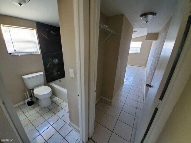 Building Photo - 5 br, 3 bath House - 928 Market St