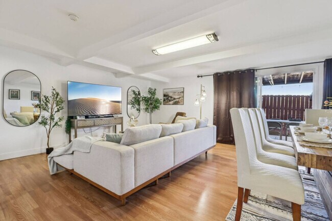 Building Photo - 609 Carlsbad St