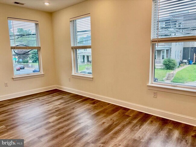 Foto del edificio - 6601 Ridge Ave