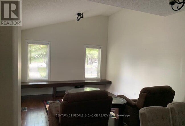 Building Photo - 100 Beddoe Dr