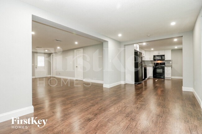 Foto del edificio - 3844 Elmwood Dr