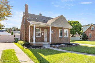 Building Photo - 3339 Lincoln St