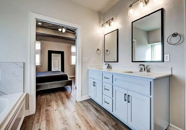 Foto del edificio - New Updated 3 bed 2 bath in Yukon!  $500 o...