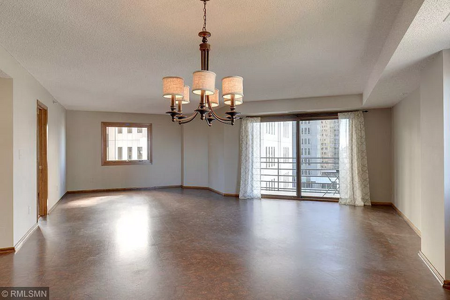 Open floor plan - 121 Washington Ave S