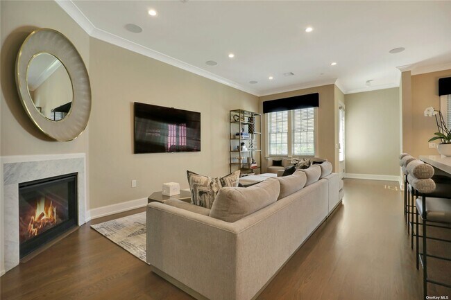 Building Photo - 103 Mill Creek S