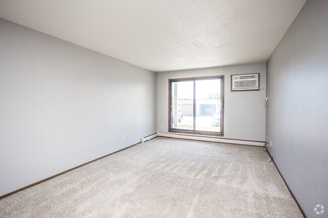 1BR, 1BA - 672 SF - EastPark Apartments