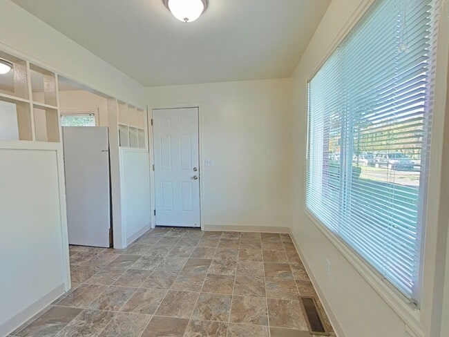 Building Photo - FALL SPECIAL ~ $920 OFF FIRST MONTH RENT