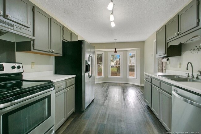 Building Photo - 5319 Thackeray Dr