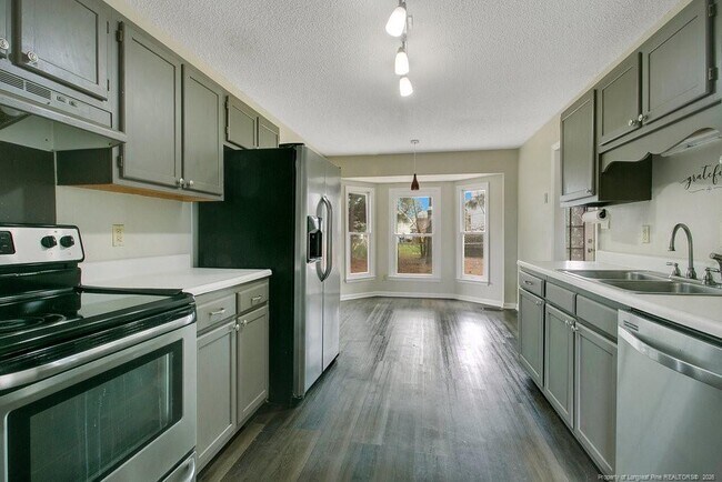 Foto del edificio - 5319 Thackeray Dr