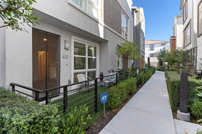 Building Photo - 2700 E Chaucer St