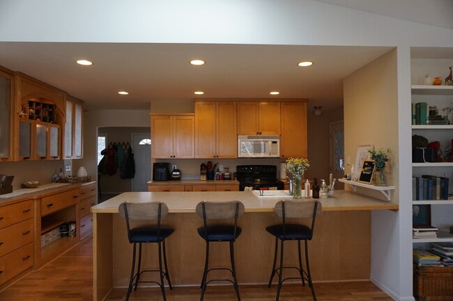 Kitchen - 4060 Victoria St N