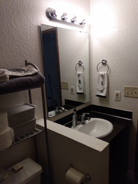 Bathroom - 4468 Linden Ave N