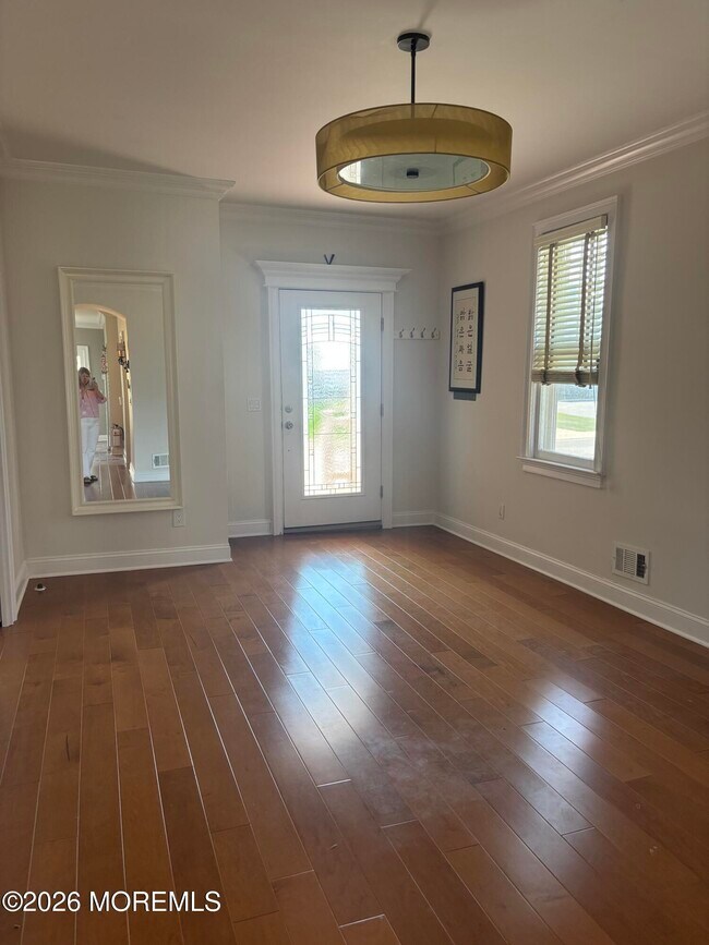 Foto del edificio - 56 Waterman Ave