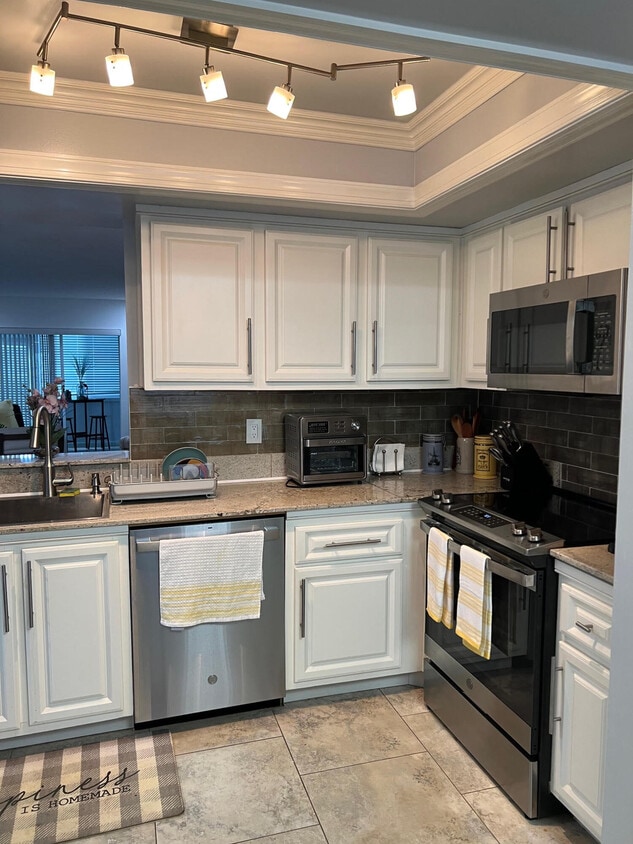 Foto principal - 14849 Cumberland Dr