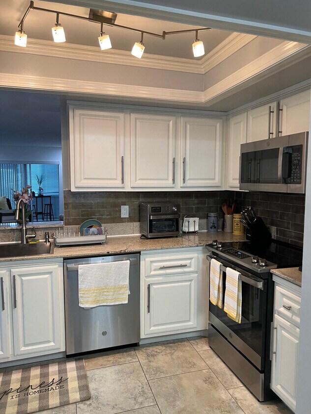 Primary Photo - 14849 Cumberland Dr