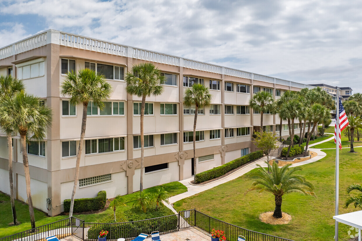 100 Bluff View Dr Belleair Bluffs, Florida - Harbour Club