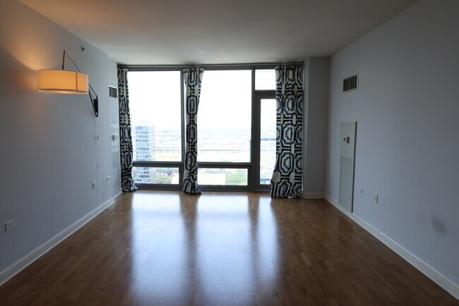 Foto del edificio - 100 E 14th St