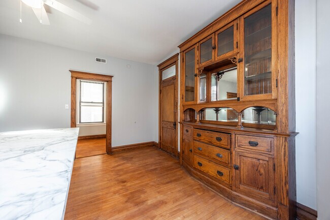 Building Photo - 2519 S Millard Ave