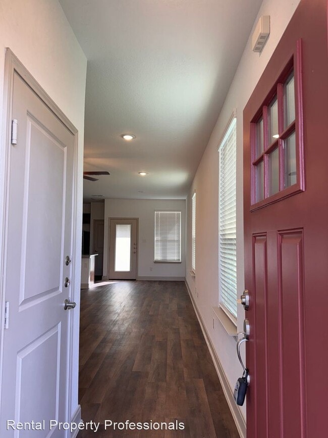 Building Photo - 3 br, 2.5 bath House - 7520 Magnolia Villa...