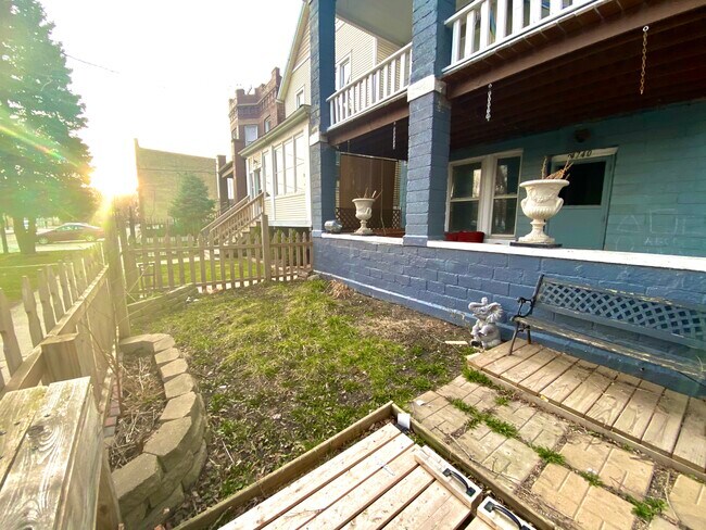 Front yard - 4740 W Grace St