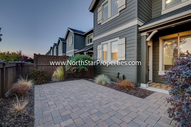Building Photo - 20916 NE High Desert Ln